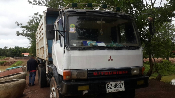 ขายด่วน MITSUBISHI FN527MA  สภาพพร้อมใช้งาน 10 SPEED  เครื่องเกียร์ดี ยางพร้อมใช้งาน เอกสารเล่มทะเบียน