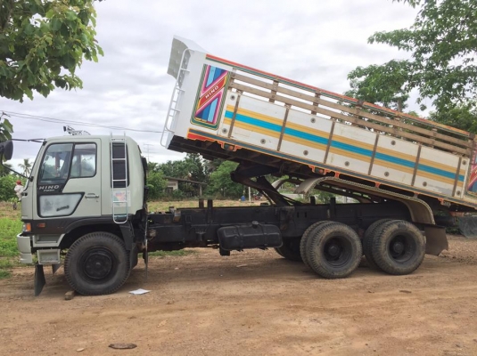 ขายรถดั้ม2เพลา 3H เครื่อง220แรง สโลกลาง ยางดี แอร์เย็น ช่วงล่างดี สภาพพร้อมใช้งาน เอกสารพร้อมโอน ราคา910,000 สนใจโทร 090-8588220คุณนะ 093-3258446คุณบิว หรือเข้าดูสินค้าอื่นๆได้ที่ www.narong2truck.com www.truck.in.th/498 หรือเพจFacebook ณรงค์ ซื้อขายรถมือ