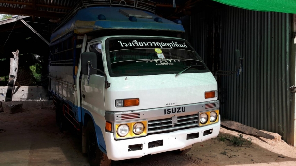 ขายรถบรรทุก4ล้อโดยสาร TLD 85แรงม้า เครื่องดี แชชซีสวย เอกสารพร้อมโอน มีลำโพงเครื่องเสียงติดท้าย ใช้แบต2ลูก ไฟ24โวลน์ แบตดีไฟแรง สตาร์ทติดง่าย ดูรถที่ อ.ประทาย จ.นครราชสีมา