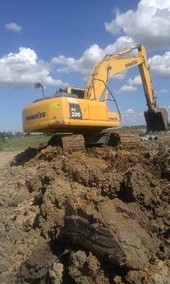 ขายรถขุด แบคโค PC200-8 รถสวยสภาพดี ใช้งานน้อย เครื่องเดิม ปั้มเดิม ช่วงล่างดี เอวแน่น แอร์เย็น เอกสารใบอินวอย ราคา1,650,000 สนใจโทร 090-8588220คุณนะ 093-3258446คุณบิว หรือเข้าดูสินค้าอื่นๆได้ที่ www.narong2truck.com www.truck.in.th/498 หรือเพจFacebook ณรง