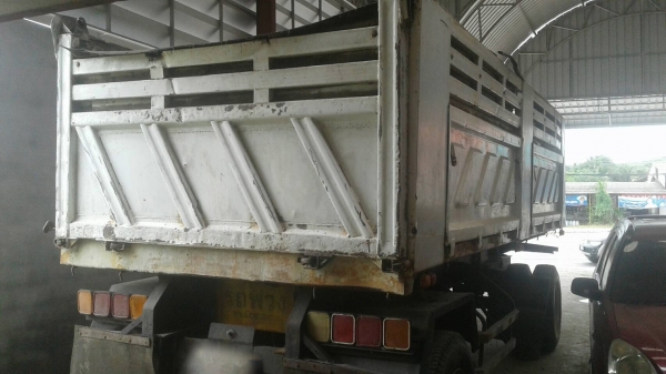 ขายหางพ่วง  สามมิต  2  เพลา.  ปี 49.    สนใจติดต่อ  081 - 6079515