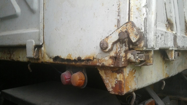 ขายหางพ่วง  สามมิต  2  เพลา.  ปี 49.    สนใจติดต่อ  081 - 6079515