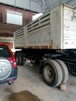 ขายหางพ่วง  สามมิต  2  เพลา.  ปี 49.    สนใจติดต่อ  081 - 6079515