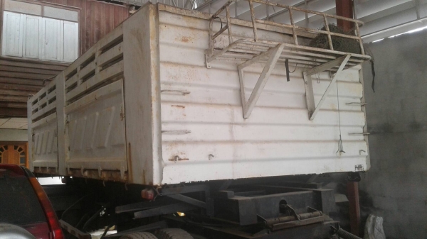 ขายหางพ่วง  สามมิต  2  เพลา.  ปี 49.    สนใจติดต่อ  081 - 6079515