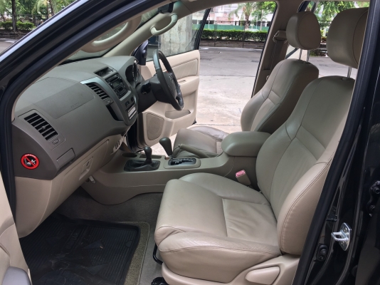 2005 TOYOTA FORTUNER 3.0V สีดำ 4WD