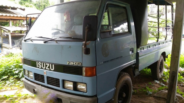 รถอีซูซุ 4 ล้อ NKR 88 แรงม้า. ปี 38.     สนใจติดต่อ  081 - 6079515