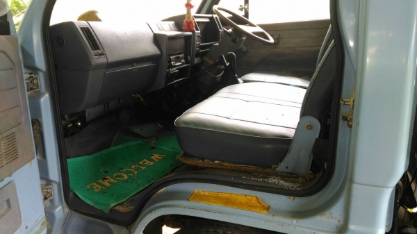 รถอีซูซุ 4 ล้อ NKR 88 แรงม้า. ปี 38.     สนใจติดต่อ  081 - 6079515