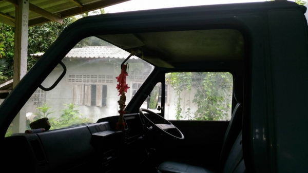 รถอีซูซุ 4 ล้อ NKR 88 แรงม้า. ปี 38.     สนใจติดต่อ  081 - 6079515