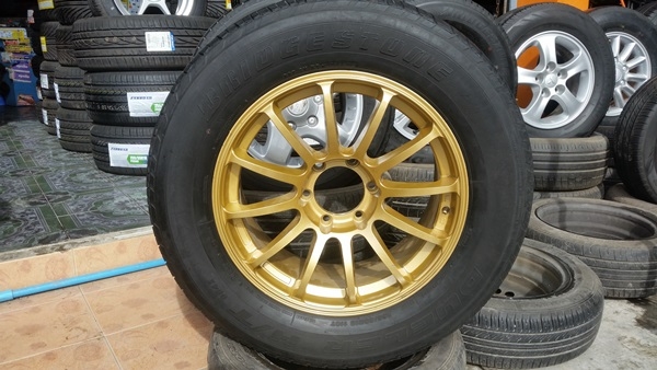 ขายล้อRS ขอบ18 6รู หน้า8หลัง9 ยาง265/60/18  4 ล้อ