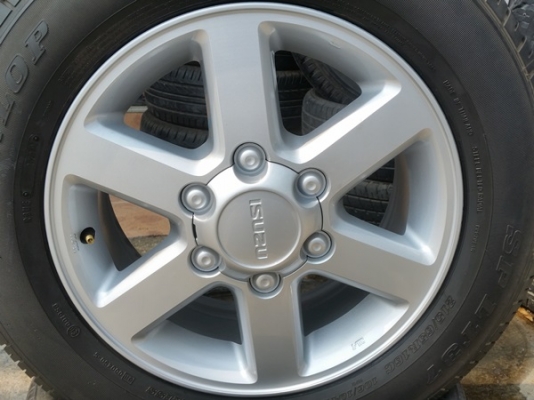 ขายล้อISUZU GOLD 16 ยางปี12 4 ล้อ ขายล้อISUZU GOLD 16 ยางปี12 4 ล้อ