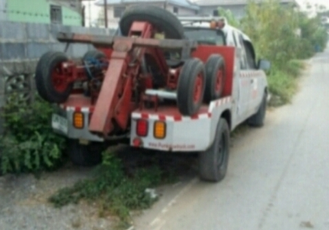 รถยกฟอร์ด หางเบี้ยวนิดหน่อย ตายตามสภาพ รถยกฟอร์ด หางเบี้ยวนิดหน่อย ตายตามสภาพ