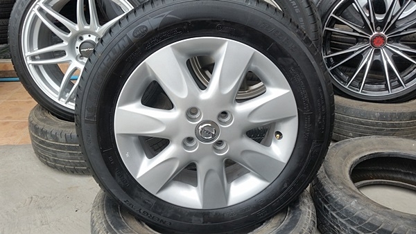 ขายล้อNISSAN March15 ยาง175/65/1 ปี13  4 ล้อ
