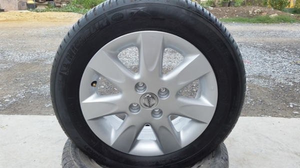 ขายล้อNISSAN March15 ยาง175/65/1 ปี13  4 ล้อ
