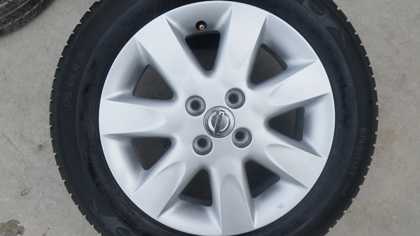 ขายล้อNISSAN March15 ยาง175/65/1 ปี13  4 ล้อ