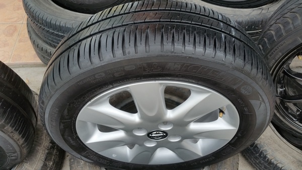ขายล้อNISSAN March 15 ยาง175/65/15  4 ล้อ