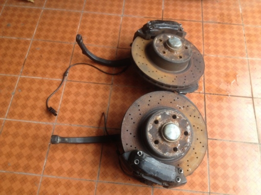 ปั้มเบ้นเเท้ BREMBO 4 POT เก่าญี่ปุ่นเเท้brembo 4 pot ของ AMG ของ sl500 ใส่จานได้ตั้งแต่ 300-355 mm ตรงรุ่น w201, W124, w210, w202, w203,w208, w211 w209 สีเดิมๆผ้าเบรคยังหนาอยู่สภาพดี ปั้มเบ้นเเท้ BREMBO 4 POT เก่าญี่ปุ่นเเท้brembo 4 pot ของ AMG ของ sl500 ใส่จานได้ตั้งแต่ 300-355 mm ตรงรุ่น w201, W124, w210, w202, w203,w208, w211 w209 สีเดิมๆผ้าเบรคยังหนาอยู่สภาพดี