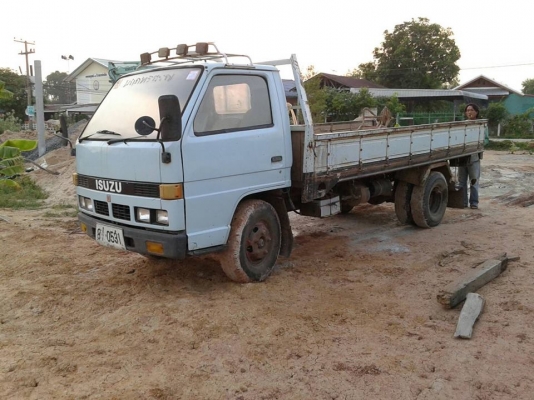 ขาย6ล้อ อีซูซุ110nkr แชชซีสวยเครื่องเดิม เอกสารทะเบียนครบ รถวิ่งงานประจำ