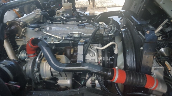 ขาย 6 ล้อ อีซูซุดัมพ์ FRR 190 แรง ปี 57 วิ่งน้อย 3x,xxx สภาพน้องป้ายแดง  จัดแนนท์ได้ครับ สนใจติดต่อ 081-9420141  ,  081-5715326