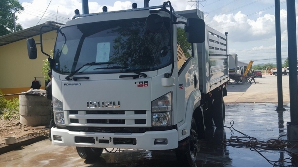 ขาย 6 ล้อ อีซูซุดัมพ์ FRR 190 แรง ปี 57 วิ่งน้อย 3x,xxx สภาพน้องป้ายแดง  จัดแนนท์ได้ครับ สนใจติดต่อ 081-9420141  ,  081-5715326