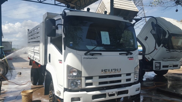 ขาย 6 ล้อ อีซูซุดัมพ์ FRR 190 แรง ปี 57 วิ่งน้อย 3x,xxx สภาพน้องป้ายแดง  จัดแนนท์ได้ครับ สนใจติดต่อ 081-9420141  ,  081-5715326