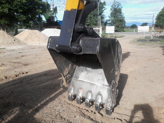 ขายรถขุด ยี่ห้อ KOMATSU PC 120-1 พร้อมลายเจาะ ราคา 460,000 บาท