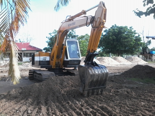 ขายรถขุด ยี่ห้อ KOMATSU PC 120-1 พร้อมลายเจาะ ราคา 460,000 บาท