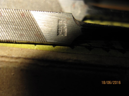 ตะไบ 3 เหลี่ยม ขนาด 4.5 นิ้ว Made in Germany ตะไบ 3 เหลี่ยม ขนาด 4.5 นิ้ว Made in Germany