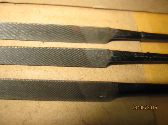 ตะไบ 3 เหลี่ยม ขนาด 4.5 นิ้ว Made in Germany ตะไบ 3 เหลี่ยม ขนาด 4.5 นิ้ว Made in Germany