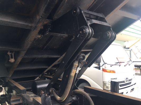 ขาย 6 ล้อ อีซูซุดัมพ์ FRR 190 แรง ปี 58 วิ่งน้อย 5x,xxx  สภาพน้องป้ายแดง  จัดแนนท์ได้ครับ สนใจติดต่อ 081-9420141  ,  081-5715326