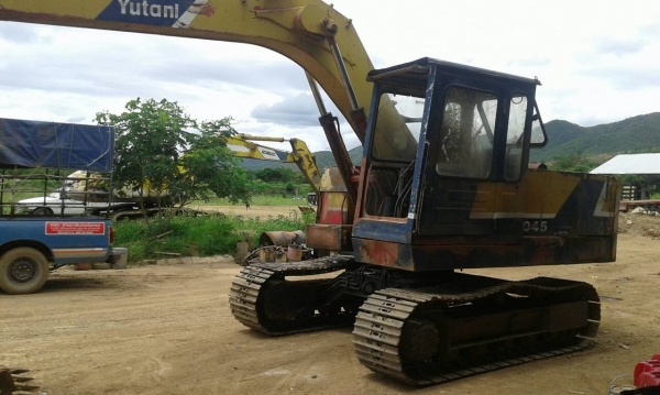 ขายรถขุด ยี่ห้อ YUTANI YS400 เครื่อง MITSUBISHI 6 สูบ ปั๊มเฟือง 2 ตอน คอนโทรลลูกหมาก สินค้าเก่านอก ใช้งานในไทย 1 ปี รถใช้งานได้ปกติ ราคา 270,000 บาท