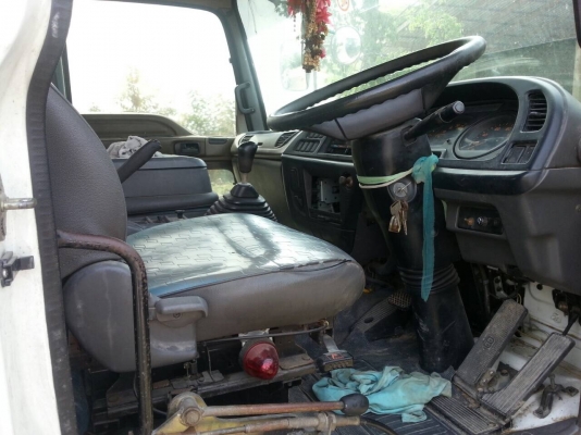 รถอีซูซุ 6 ล้อ ติดเครน 5 ตัน. FTR  200 แรงม้า. ปี 48.    สนใจติดต่อ  081 - 6079515