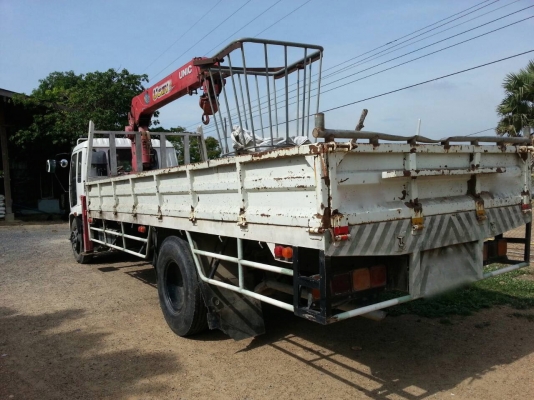 รถอีซูซุ 6 ล้อ ติดเครน 5 ตัน. FTR  200 แรงม้า. ปี 48.    สนใจติดต่อ  081 - 6079515