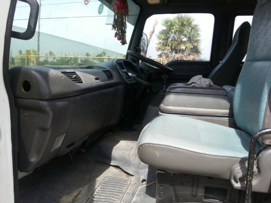 รถอีซูซุ 6 ล้อ ติดเครน 5 ตัน. FTR  200 แรงม้า. ปี 48.    สนใจติดต่อ  081 - 6079515