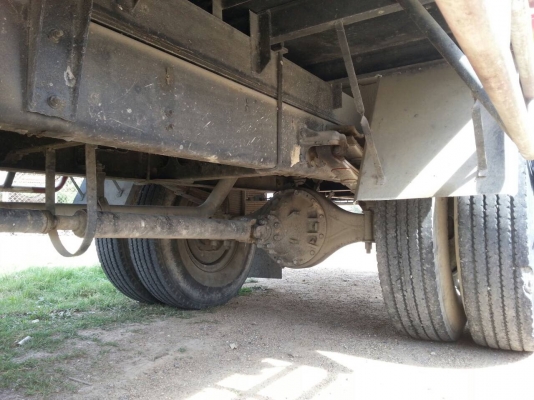 รถอีซูซุ 6 ล้อ ติดเครน 5 ตัน. FTR  200 แรงม้า. ปี 48.    สนใจติดต่อ  081 - 6079515