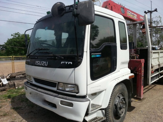 รถอีซูซุ 6 ล้อ ติดเครน 5 ตัน. FTR  200 แรงม้า. ปี 48.    สนใจติดต่อ  081 - 6079515