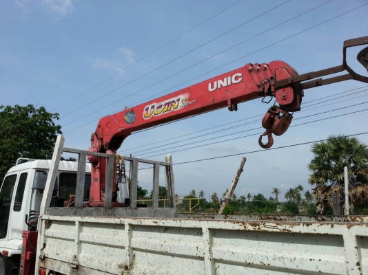 รถอีซูซุ 6 ล้อ ติดเครน 5 ตัน. FTR  200 แรงม้า. ปี 48.    สนใจติดต่อ  081 - 6079515