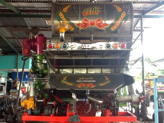 ขายรถเกี่ยวข้าว เครื่อง260Joตัวเดิน200และ 12ht ปัม้22 และ 23ใดกิ้น  สนใจติดต่อ 0860025364 ช่างอุ