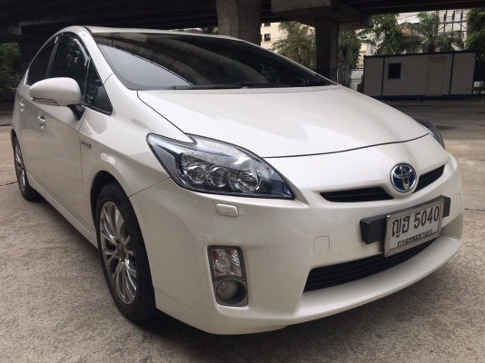 toyota prius 1.8 สีขาว ปี 2011 รถสวยมีเสน่ห์มาก พร้อมใช้งาน