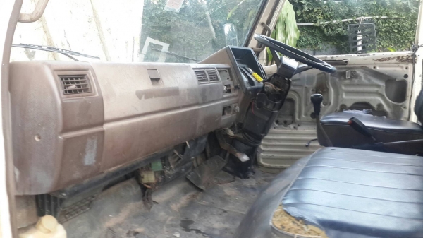 ขายด่วน HINO KM779 ติดเครน 2.9ตัน 2ชัก3ปอก  เครื่องเกียร์ดี คัชชีสวย ภาษีเต็มเอกสารพร้อมโอน