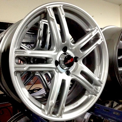 ไม่คดไม่ดุ้ง 4รู100 ET40 กว้าง 7 สวยทั้งชุด ตจวส่งได้ครับ 9800/4วง