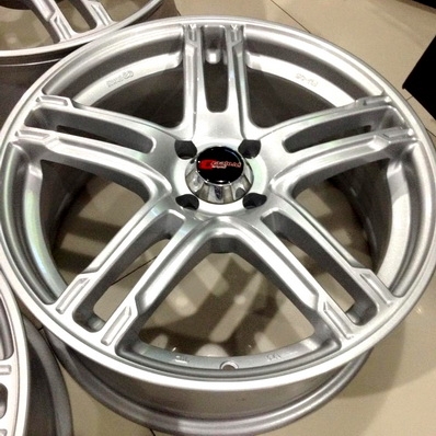 ไม่คดไม่ดุ้ง 4รู100 ET40 กว้าง 7 สวยทั้งชุด ตจวส่งได้ครับ 9800/4วง