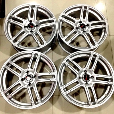 ไม่คดไม่ดุ้ง 4รู100 ET40 กว้าง 7 สวยทั้งชุด ตจวส่งได้ครับ 9800/4วง