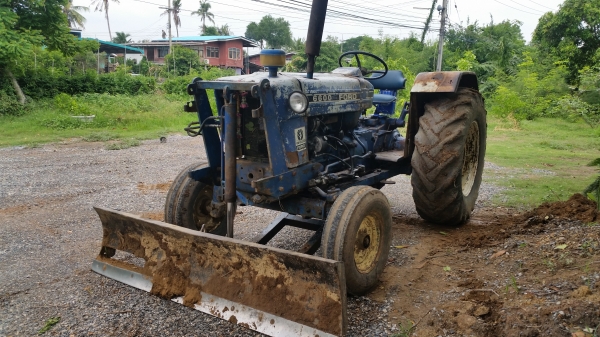 ขายรถไถFordรุ่น77 พร้อมใบดันไฮเฮ็งหลี