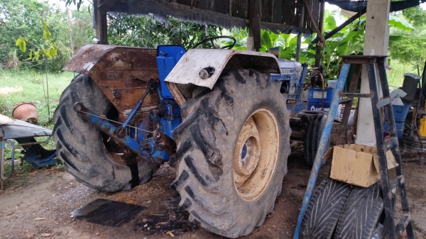 ขายรถไถFordรุ่น77 พร้อมใบดันไฮเฮ็งหลี