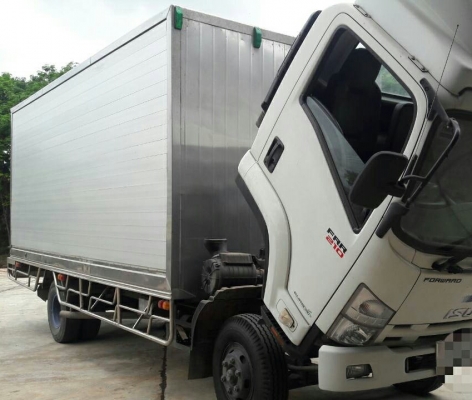 ขายดาวน์ 295,000บ หกล้อ อีซูชุ FRR 210ปี57 ช่วงยาว 6.50ม บรรทุกตู้เปียกสะแตลเรสทั้งลูก สภาพดีสวยเดิมๆ เปลียนสันญา เช้า-ซื้อ รับรถกลับบ้านได้เลย  ครับ