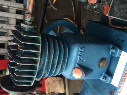 ลูกค้าโอนมัดจำแล้วครับ ปั๊มลมใซร์เล็ก 1สูบ1/4HP Up Motor เป็น1/3HP 220V 4pole 35L