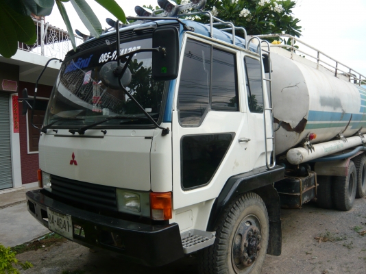 รถบรรทุกน้ำ 10 ล้อ 2 เพลา 10 เกียร์ รถมี 3 คัน ช่วงล่างใหญ่ รถบรรทุกน้ำ 10 ล้อ 2 เพลา 10 เกียร์ รถมี 3 คัน ช่วงล่างใหญ่