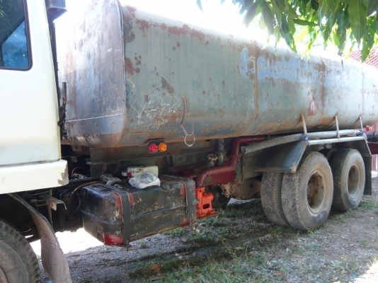 รถบรรทุกน้ำ 10 ล้อ 2 เพลา 10 เกียร์ รถมี 3 คัน ช่วงล่างใหญ่ รถบรรทุกน้ำ 10 ล้อ 2 เพลา 10 เกียร์ รถมี 3 คัน ช่วงล่างใหญ่