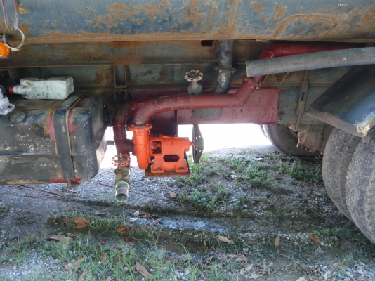 รถบรรทุกน้ำ 10 ล้อ 2 เพลา 10 เกียร์ รถมี 3 คัน ช่วงล่างใหญ่ รถบรรทุกน้ำ 10 ล้อ 2 เพลา 10 เกียร์ รถมี 3 คัน ช่วงล่างใหญ่