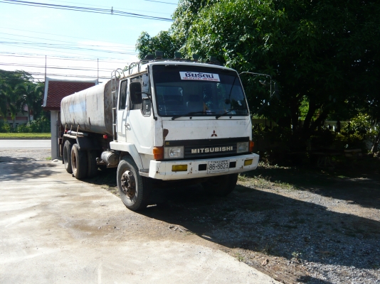 รถบรรทุกน้ำ 10 ล้อ 2 เพลา 10 เกียร์ รถมี 3 คัน ช่วงล่างใหญ่ รถบรรทุกน้ำ 10 ล้อ 2 เพลา 10 เกียร์ รถมี 3 คัน ช่วงล่างใหญ่